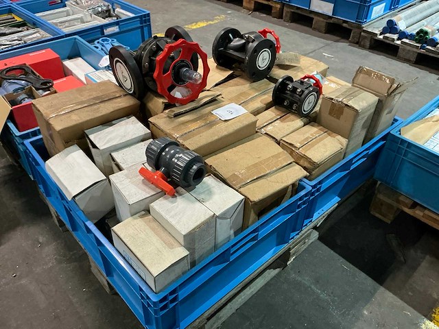 Partij pvc afsluiters - afbeelding 2 van  6