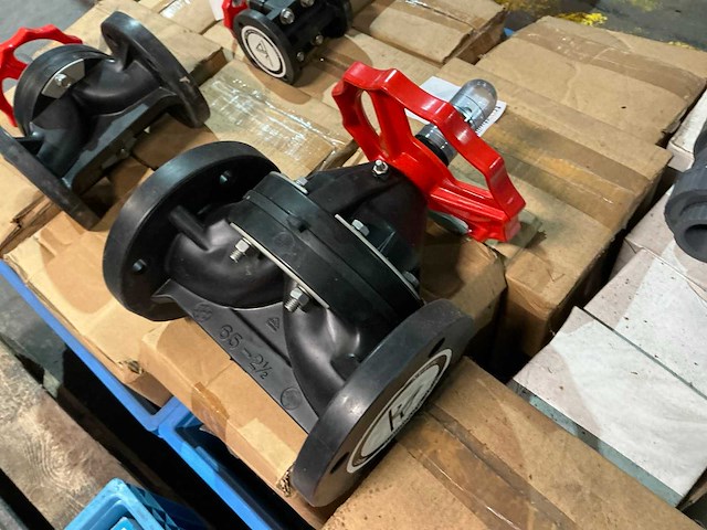 Partij pvc afsluiters - afbeelding 4 van  6