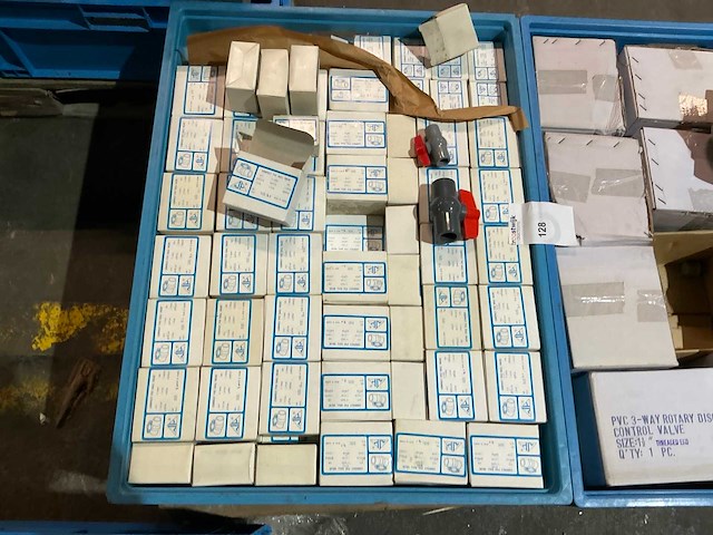 Partij pvc afsluiters - afbeelding 5 van  8
