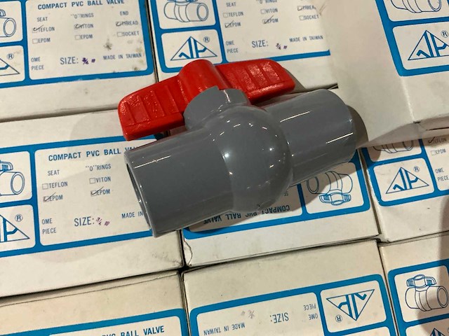 Partij pvc afsluiters - afbeelding 4 van  8