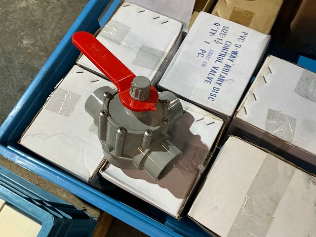 Partij pvc afsluiters - afbeelding 5 van  8