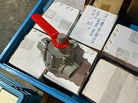 Partij pvc afsluiters - afbeelding 5 van  8