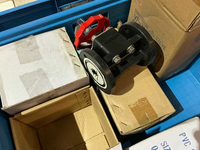 Partij pvc afsluiters - afbeelding 7 van  8