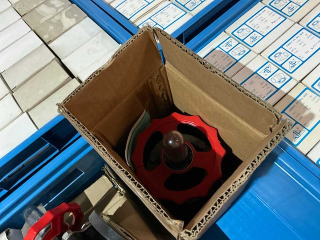 Partij pvc afsluiters - afbeelding 8 van  8