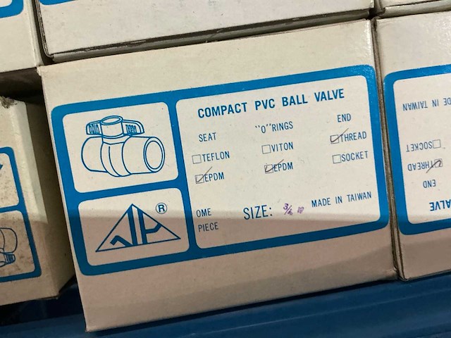 Partij pvc afsluiters - afbeelding 3 van  6