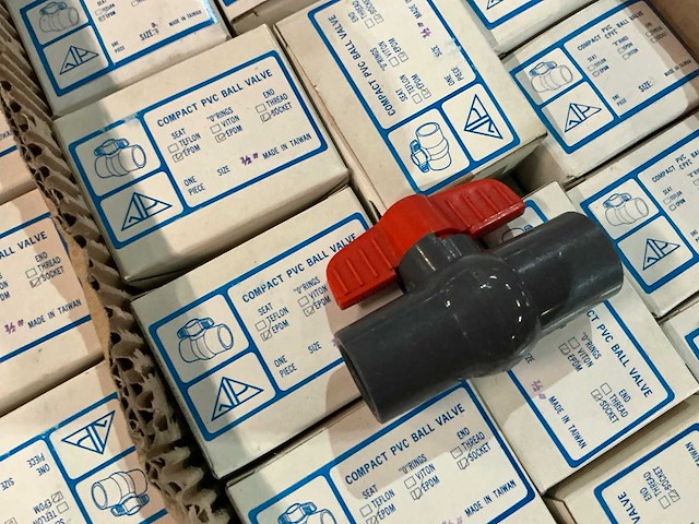 Partij pvc afsluiters - afbeelding 7 van  10