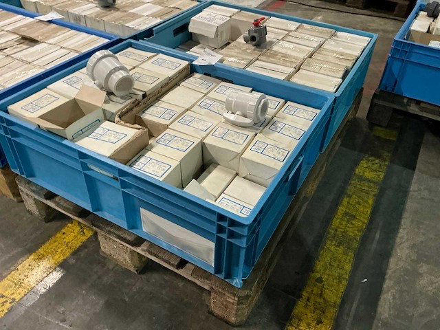 Partij pvc afsluiters - afbeelding 3 van  9