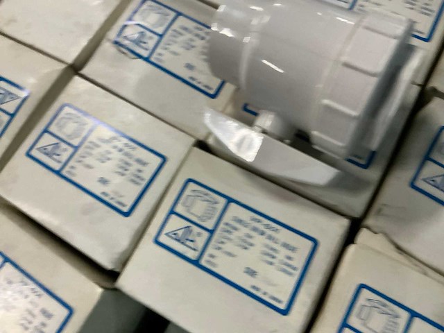 Partij pvc afsluiters - afbeelding 5 van  9