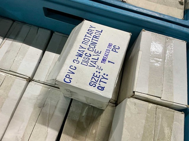 Partij pvc afsluiters - afbeelding 9 van  9