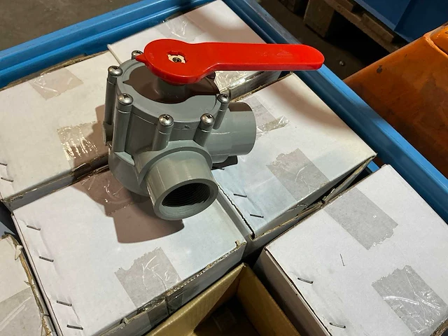 Partij pvc afsluiters - afbeelding 3 van  8