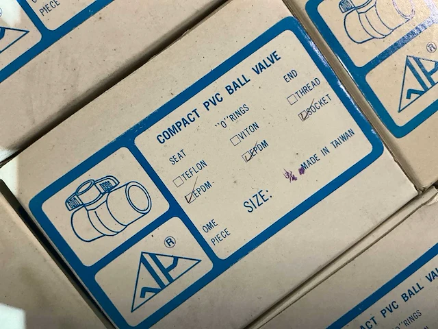 Partij pvc afsluiters - afbeelding 7 van  8