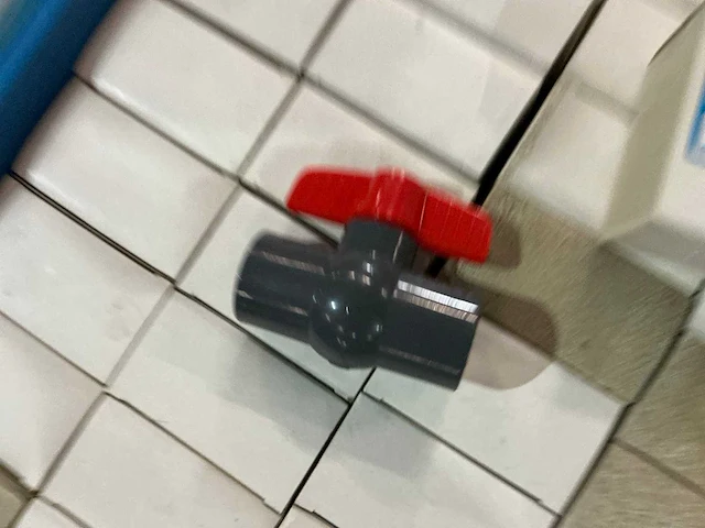 Partij pvc afsluiters - afbeelding 5 van  6
