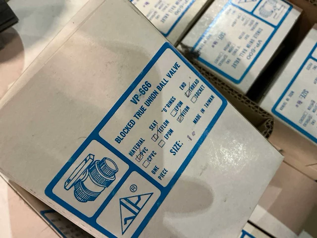 Partij pvc afsluiters - afbeelding 9 van  12