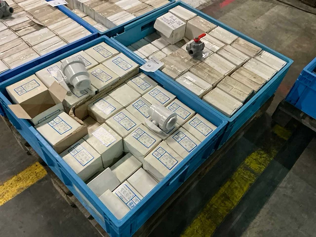 Partij pvc afsluiters - afbeelding 2 van  9