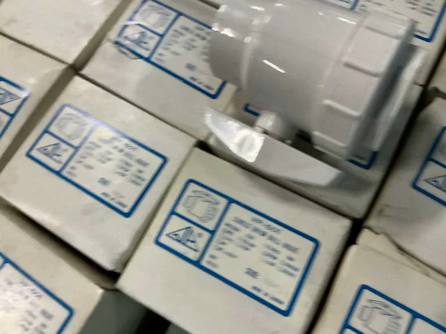 Partij pvc afsluiters - afbeelding 5 van  9