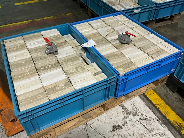 Partij pvc afsluiters - afbeelding 2 van  5