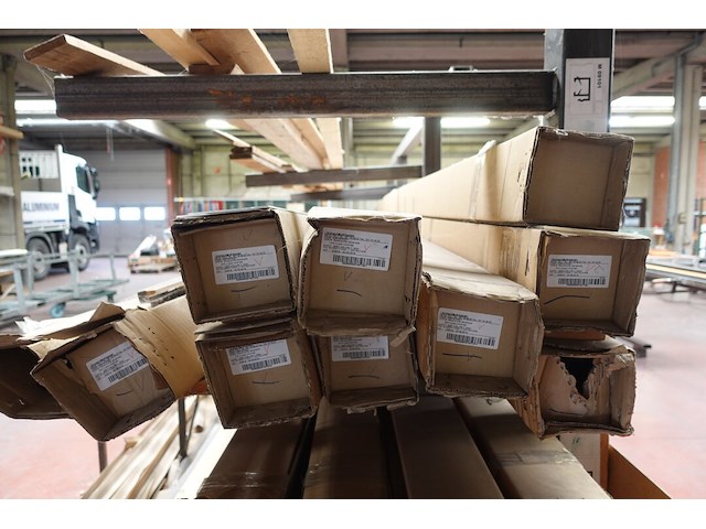 Partij pvc & aluminium - afbeelding 2 van  7