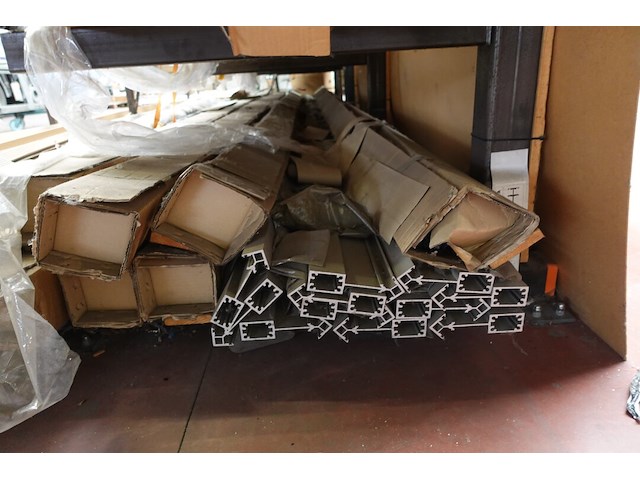Partij pvc & aluminium - afbeelding 4 van  7