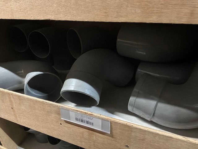 Partij pvc bochten en koppelstukken - afbeelding 3 van  27