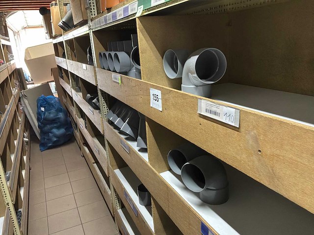 Partij pvc bochten en koppelstukken - afbeelding 1 van  27