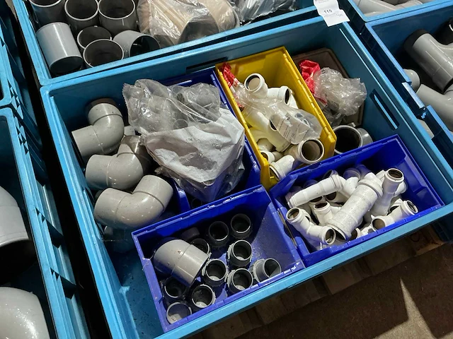 Partij pvc buishulpstukken - afbeelding 2 van  10