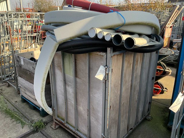 Partij pvc buis,incl container - afbeelding 1 van  1