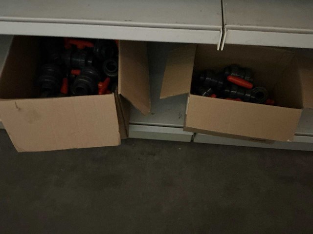 Partij pvc buizen, buisisolatie en koppelstukken - afbeelding 18 van  27