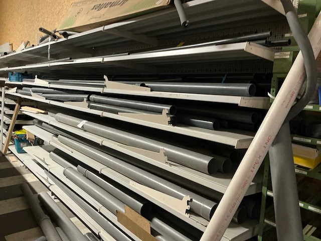 Partij pvc buizen, buisisolatie en koppelstukken - afbeelding 1 van  27