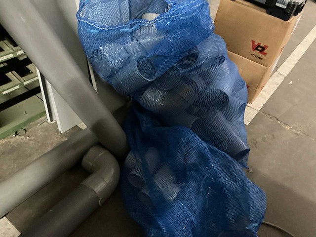 Partij pvc buizen, buisisolatie en koppelstukken - afbeelding 21 van  27