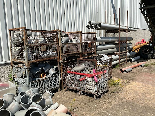 Partij pvc buizen en hulpstukken - afbeelding 1 van  7