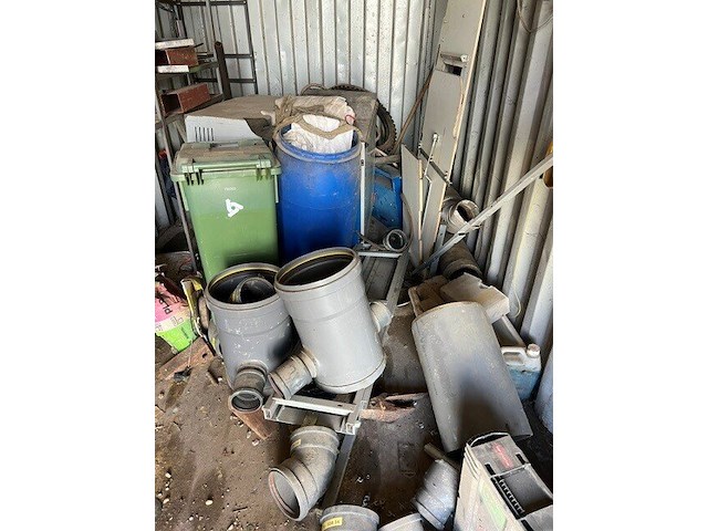 Partij pvc buizen en koppelstukken (inhoud van 2 zeecontainers) (27) - afbeelding 1 van  11