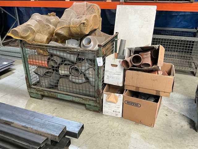 Partij pvc hulpstukken - afbeelding 1 van  4