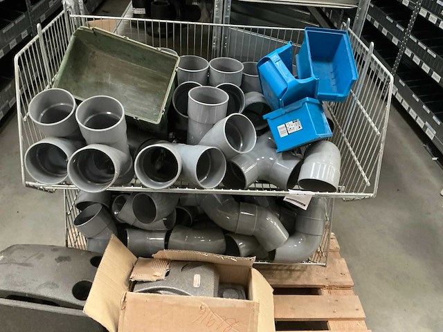 Partij pvc koppelstukken - afbeelding 1 van  3