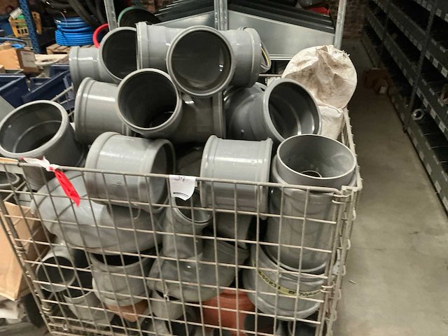 Partij pvc koppelstukken - afbeelding 1 van  4
