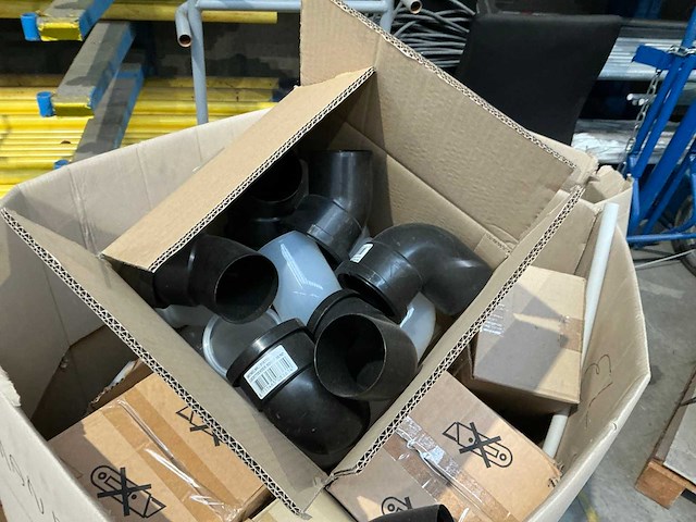 Partij pvc koppelstukken - afbeelding 1 van  3