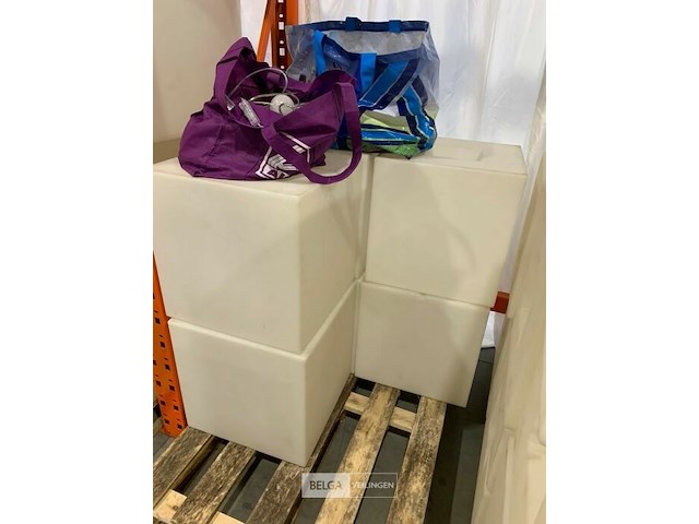 Partij pvc kubussen met verlichting - afbeelding 2 van  6