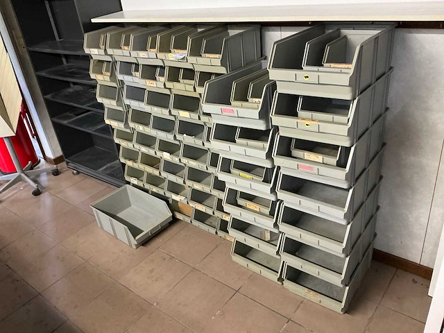Partij pvc magazijnbakjes - afbeelding 1 van  3
