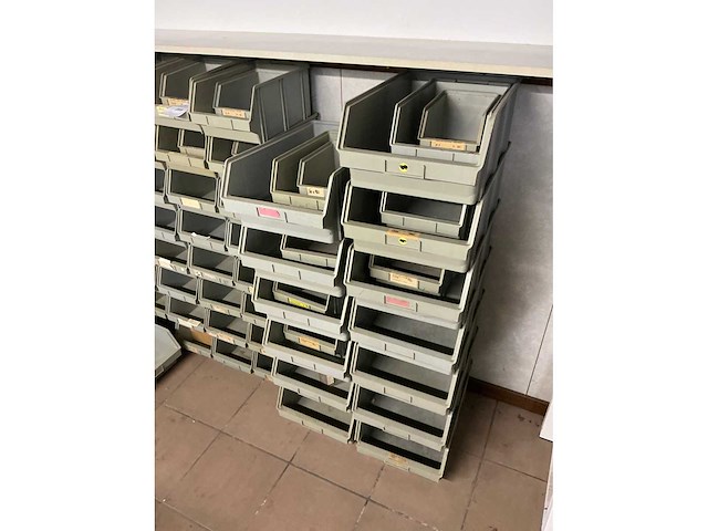 Partij pvc magazijnbakjes - afbeelding 2 van  3