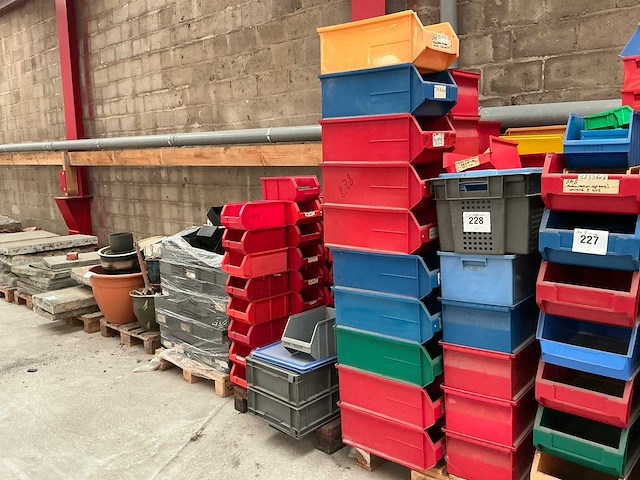 Partij pvc opbergbakken - afbeelding 1 van  9