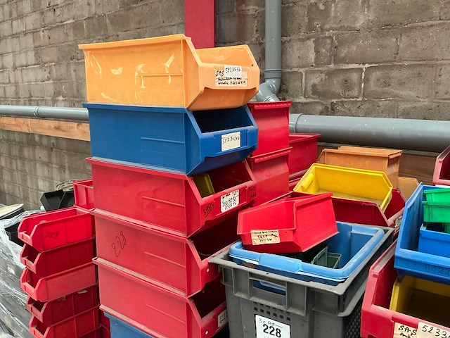 Partij pvc opbergbakken - afbeelding 3 van  9