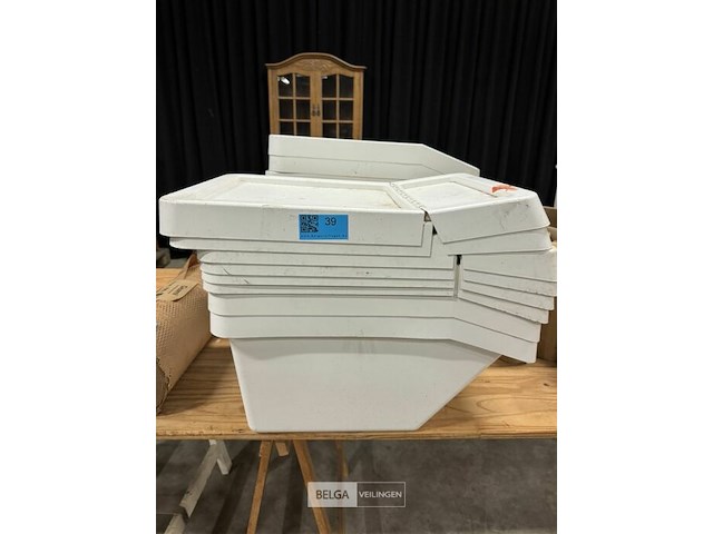 Partij pvc vuilbakken met deksel - afbeelding 1 van  2