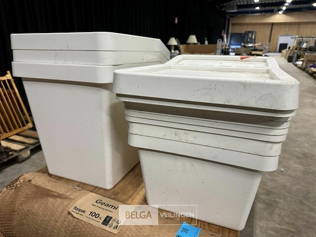 Partij pvc vuilbakken met deksel - afbeelding 2 van  2