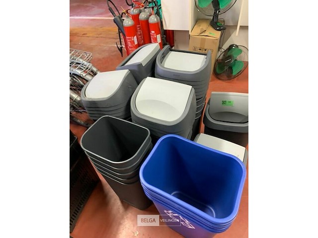 Partij pvc vuilbakken - afbeelding 1 van  2