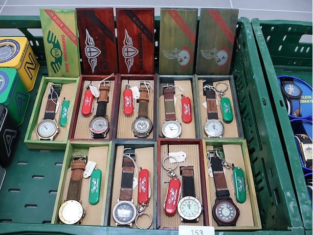 Partij red mecanic horloge - afbeelding 1 van  3
