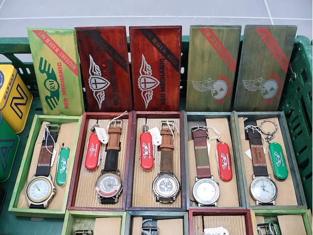 Partij red mecanic horloge - afbeelding 2 van  3