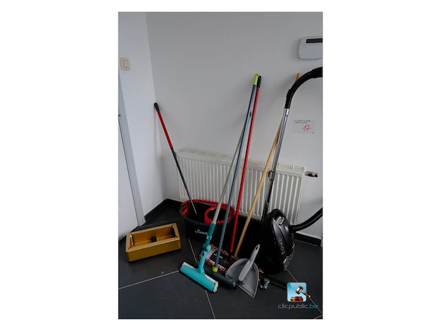 Partij reinigingsapparatuur - afbeelding 1 van  5