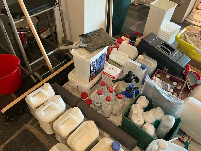 Partij reinigingsmiddelen - afbeelding 3 van  5