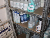 Partij reinigingsproducten, diverse merken waaronder kenolox, sanytol, alphades, novatio, floreal fresh, boma
