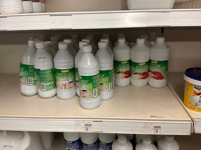 Partij reinigingsproducten en plamuur - afbeelding 24 van  25
