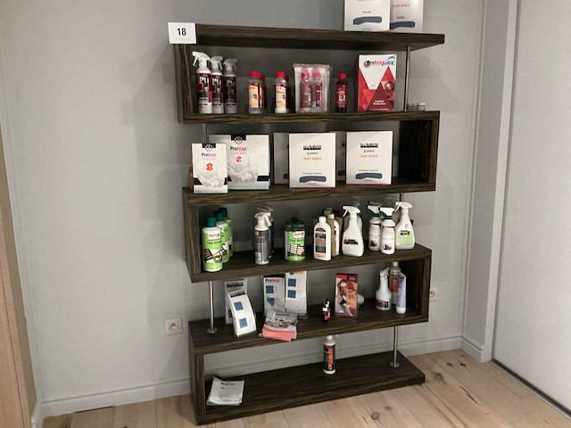 Partij reinigingsproducten voor hout, textiel en leder - afbeelding 1 van  9